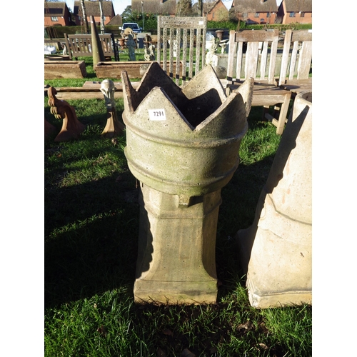 7291 - A buff crown top chimney pot  (E)  £30-40