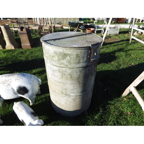 7313 - A circular galvanised lidded water tank, 36