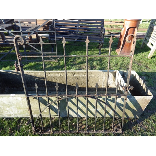 7325 - A cast iron spike top side gate, 38