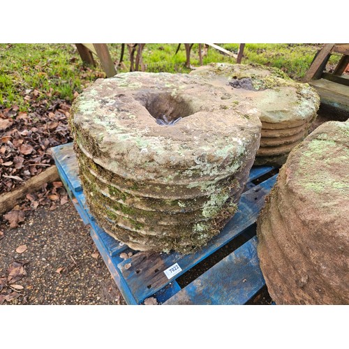 7022 - A ribbed sandstone grinding/roller wheel, 17