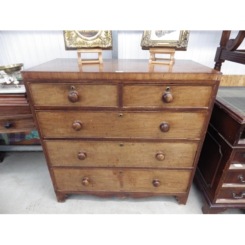 2066 - A Georgian mahogany chest of two over three drawers