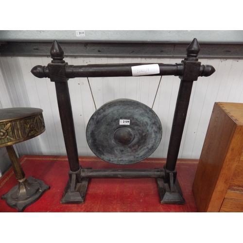 2109 - A 19th Century brass and copper gong on stand , no beater