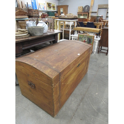 2180 - A dome top trunk