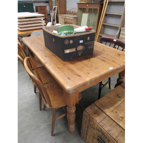 2212 - A pine kitchen table