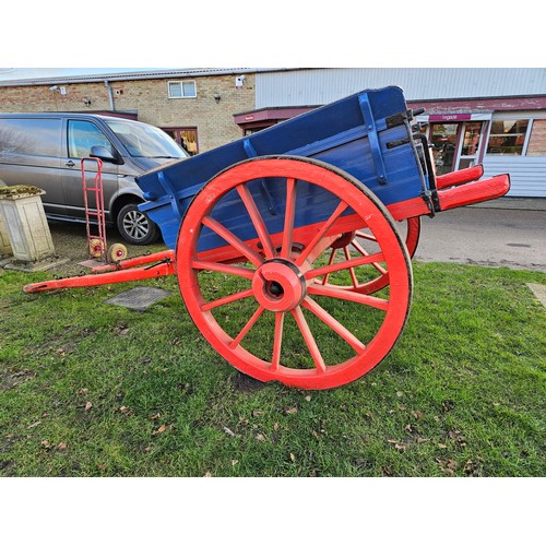 7362 - A vintage wooden body, two wheel, tipping tumbril