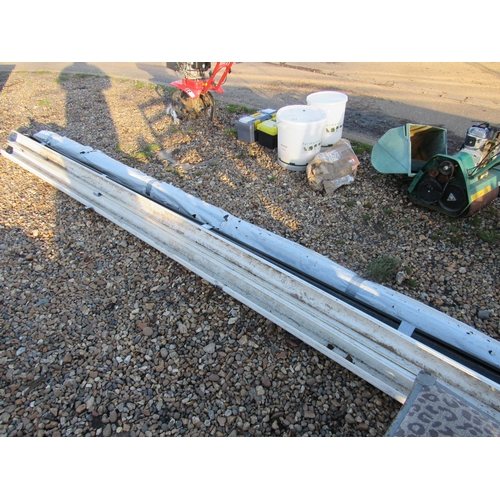 3256 - A quantity of plastic guttering