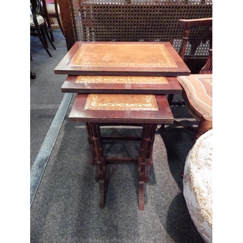 1117 - A nest of three tooled leather topped tables with spindle supports, largest 57cm tall x 47cm wide x ... 