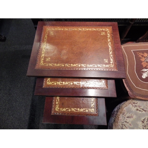 1117 - A nest of three tooled leather topped tables with spindle supports, largest 57cm tall x 47cm wide x ... 