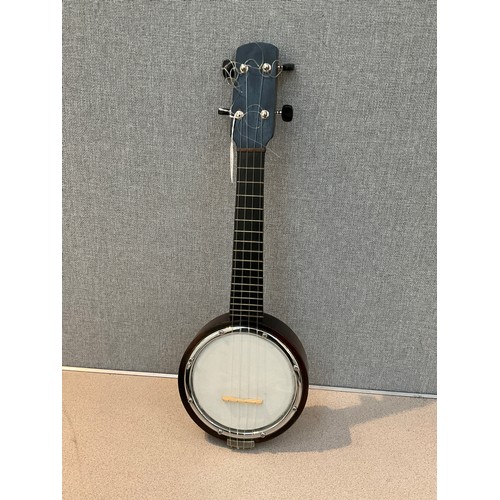 9079 - A mid 20th Century banjo-ukulele (banjolele) with soft case