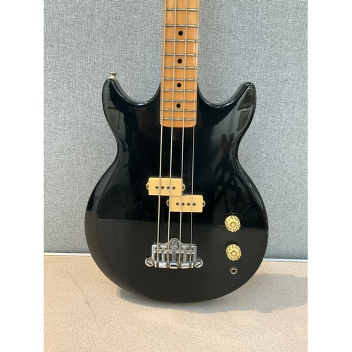 9083 - A Hondo electric bass guitar, maple fingerboard, black body