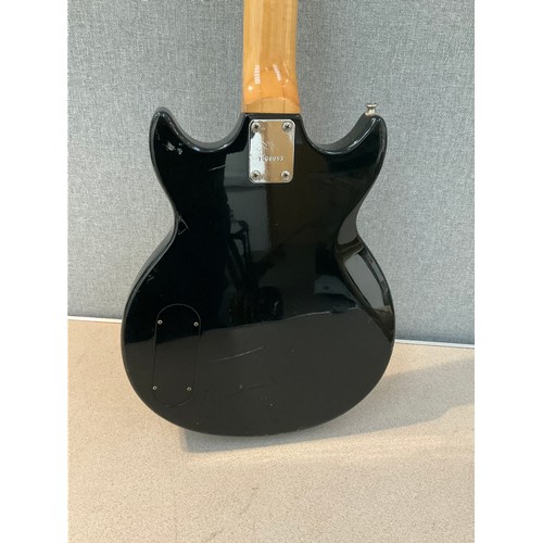 9083 - A Hondo electric bass guitar, maple fingerboard, black body