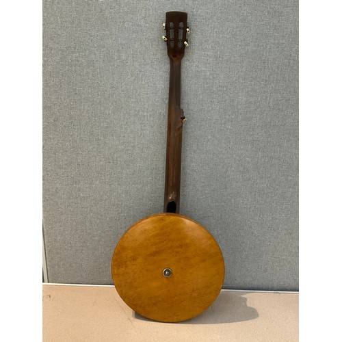 9076 - An early 20th Century five string banjo, closed back, birdseye maple back, some damage, with soft ca... 