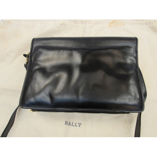 8011 - A Bally satchel style shoulder bag with a Bally dust bag