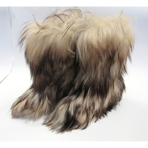 8026 - A pair of vintage 'Bally' Siberian wolf fur boots, size 3, original box