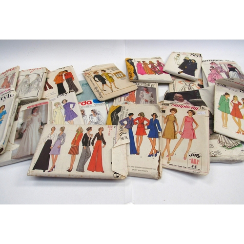 8032 - A bag containing mid 20th Century and later sewing patterns including fashion and wedding patterns