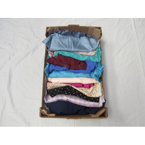 8037 - A box of silks (12 pieces)