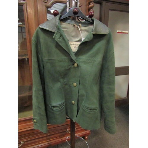 1043 - A Suedecraft lady's green suede jacket with green leather collar