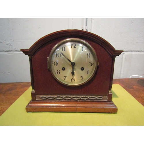 1052 - A 1940's mahogany mantel clock with key and pendulum