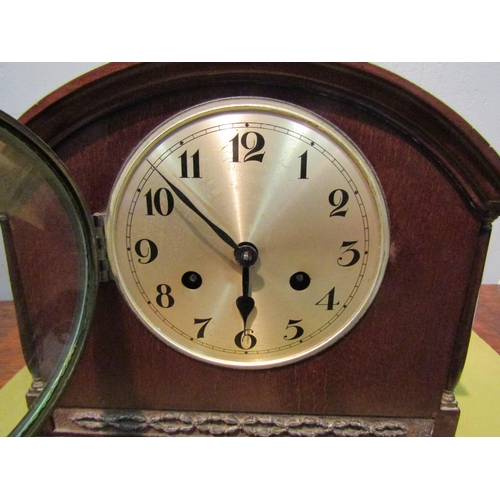 1052 - A 1940's mahogany mantel clock with key and pendulum