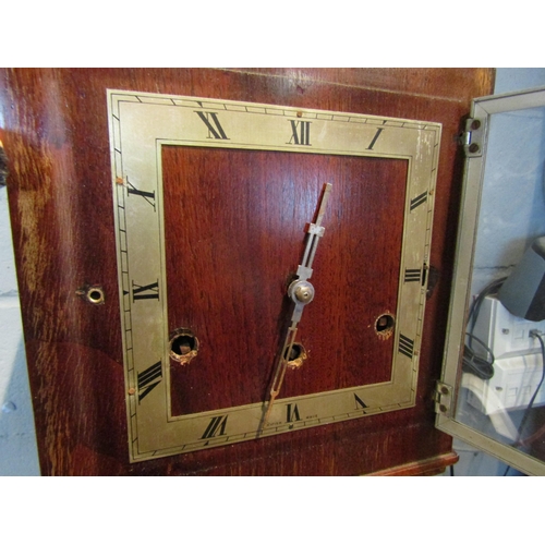 1084 - An early 20th Century grandmother clock with Westminster chimes, with key and pendulum, 134cm tall