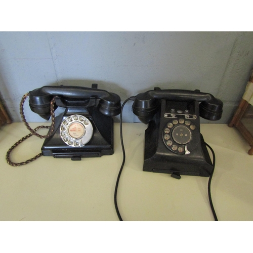 1092 - Two early-mid 20th Century bakelite telephones