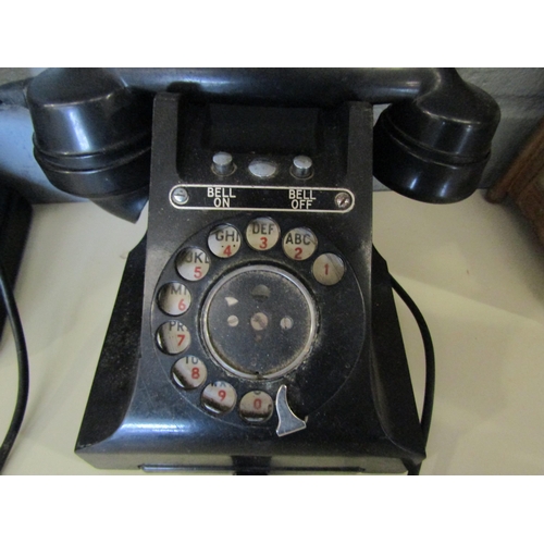 1092 - Two early-mid 20th Century bakelite telephones