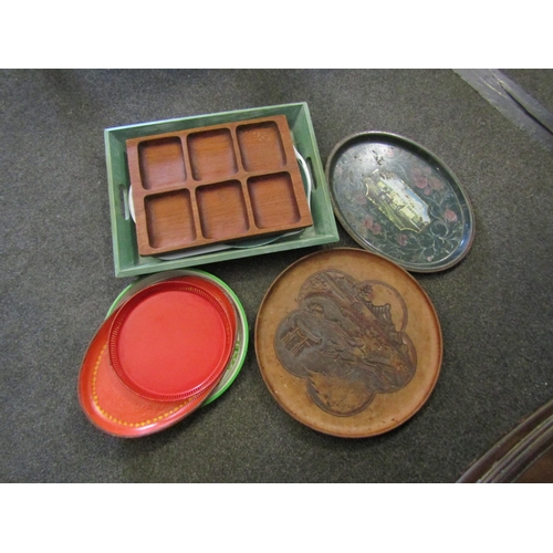 1098 - A quantity of trays, various forms and sizes, tin, wood and plastic (10)