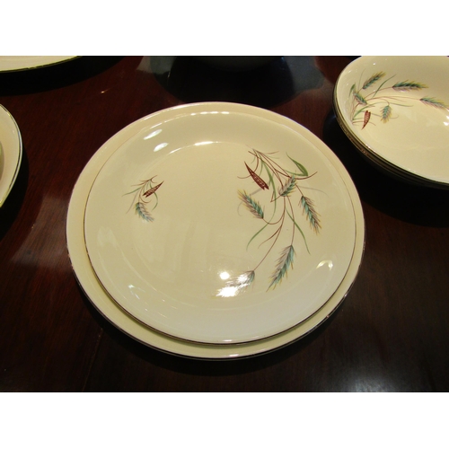 1103 - A 22 piece Alfred Meakin part dinner service in Harvest corn pattern, including serving plate, turee... 