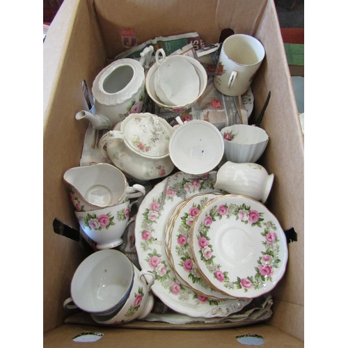 1160 - A box of mixed tea wares including Colclough and cottage ware