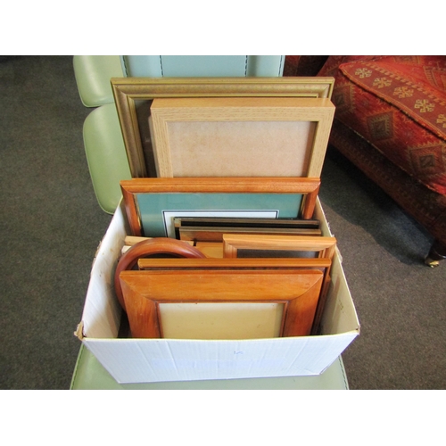 1199 - A box of misc: picture frames of various sizes