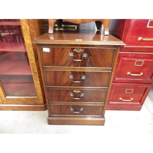 2095 - A mahogany two drawer filing cabinet in the Georgian style