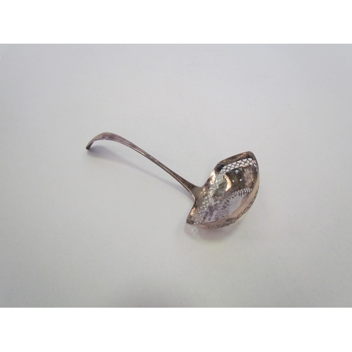 1333 - A silver sifting spoon