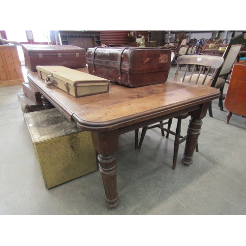 2184 - A Victorian mahogany extending dining table         (E) £10-15