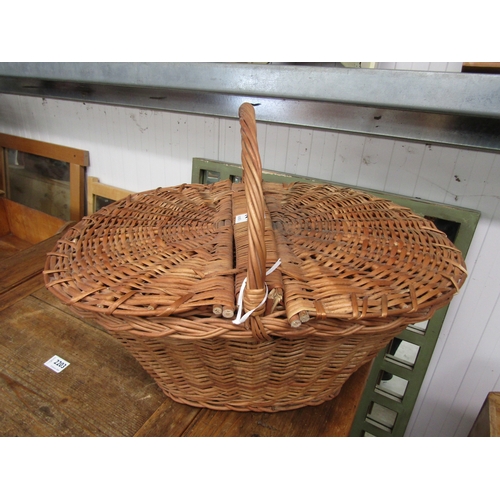 2202 - A wicker picnic basket