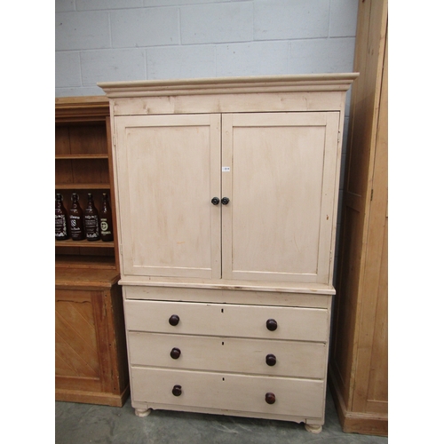 2218 - A painted linen cupboard on chest