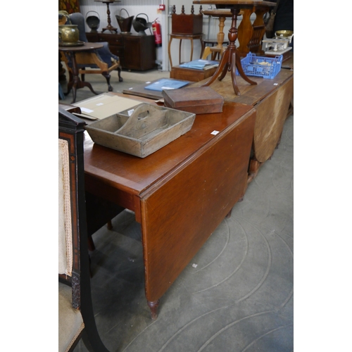 2155 - A Victorian mahogany drop-leaf table    (E) £10-15