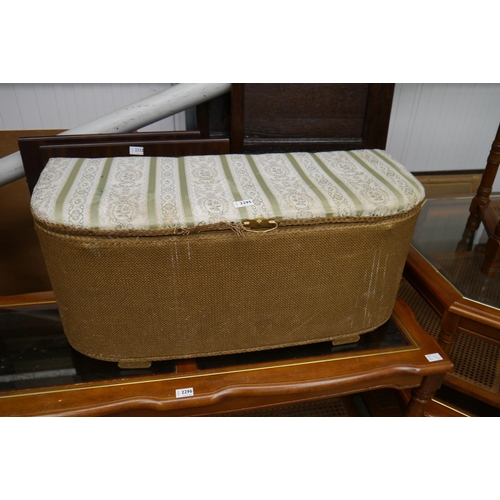 2295 - A Lloyd loom style ottoman        (E) £5-10