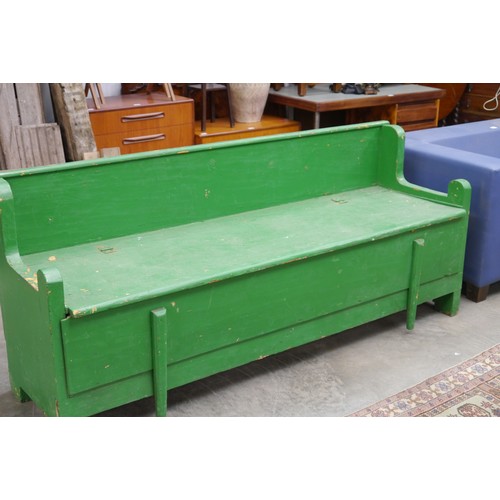 2326 - A 19th Century green painted box settle with lift up seat compartment      (R) £120