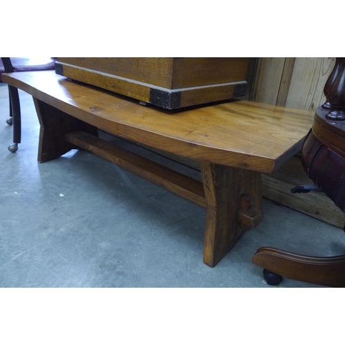 2008 - A single elm plank top coffee table       (R) £50