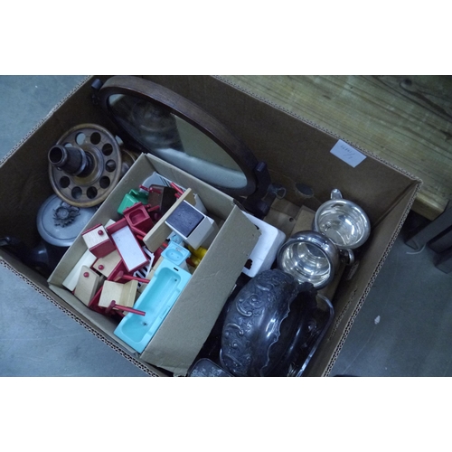 2048 - A box of miscellaneous items