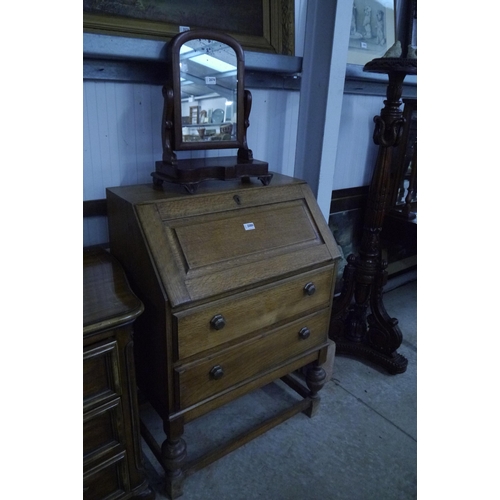 2080 - An Art Deco oak bureau with brass handles