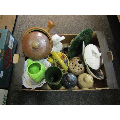 1463 - A box of mixed ceramics including casserole dish, cat money boxes, studio pottery