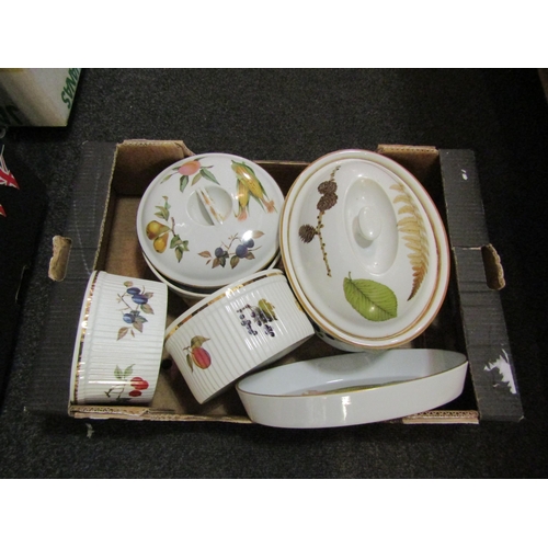 1464 - A quantity of Royal Worcester Evesham wares including dishes and lidded tureens       (E) £30-40