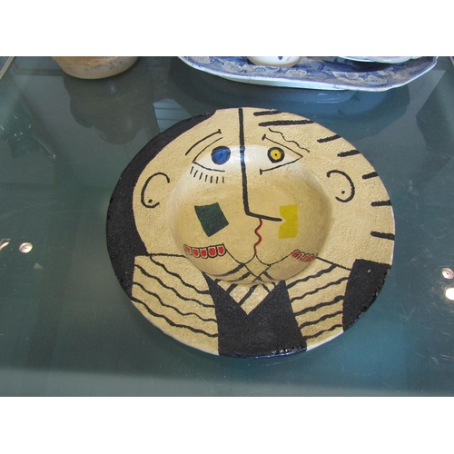 1509 - A Picasso style papier mache dish depicting two faces kissing, 36cm diameter