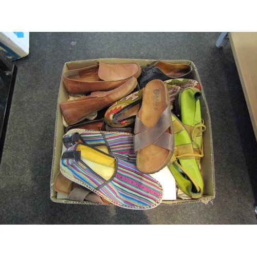 1521 - Two boxes containing shoes, silk ties and a pair of shoe last, some shoes made by Norwich producer B... 