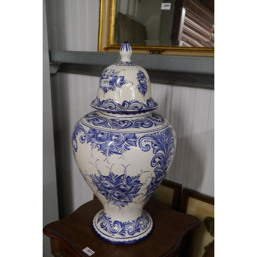 2070 - A ceramic blue and white lidded pot 65cm tall