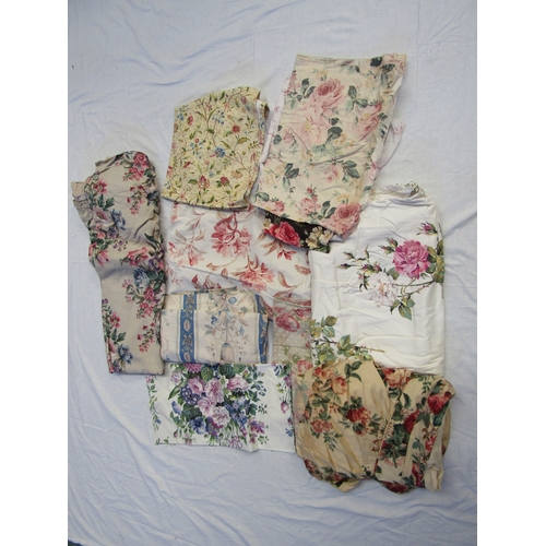 8180 - Twenty one approx late 19th Century through to early 20th Century cotton chintz and floral linens