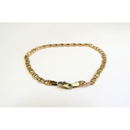 9279 - A 9ct gold fancy link bracelet, 20cm long, 4.4g