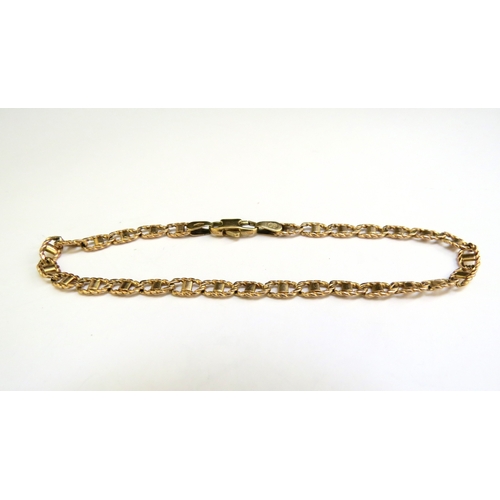 9279 - A 9ct gold fancy link bracelet, 20cm long, 4.4g