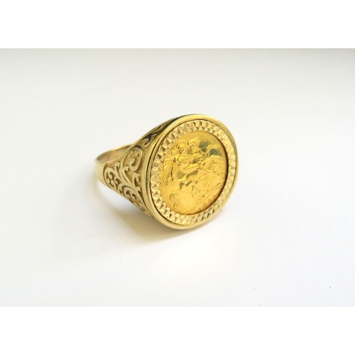 9274 - A 9ct gold ring set with a 1982 gold half sovereign. Size Z6, 11.6g